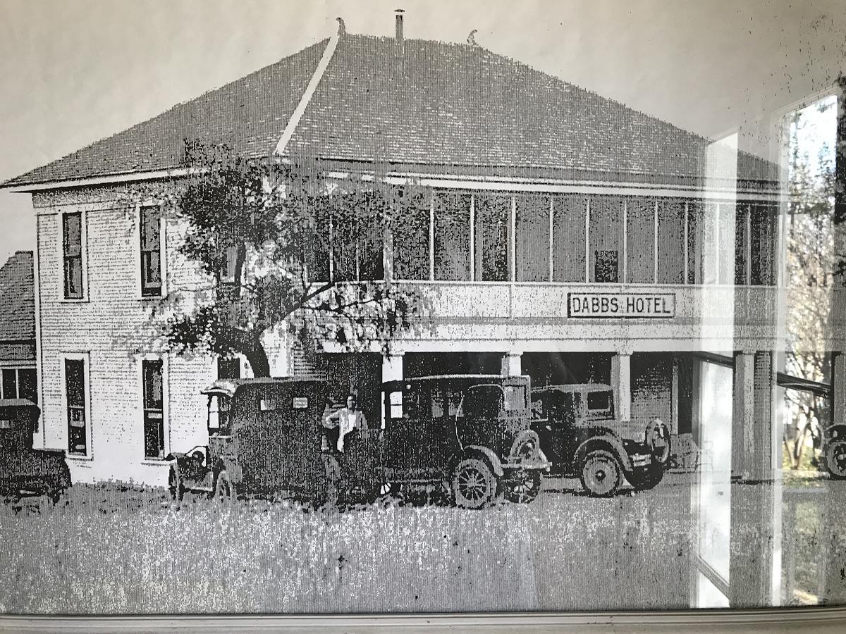 Dabbs Hotel Bed And Breakfast Llano Exterior photo